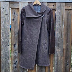 BEAUTIFUL Danier Leather Moto Style Wrap Toggle Coat Women's Size Small BROWN